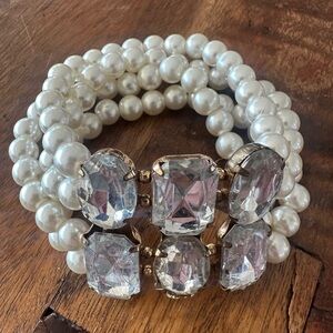 Pearl and Crystal Costume Jewelry Bracelet